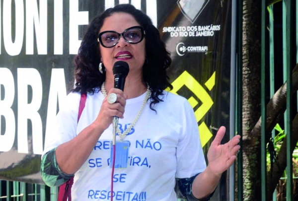 A diretora do Sindicato, Rita Mota, exige uma solu&ccedil;&atilde;o imediata para o descaso do BB