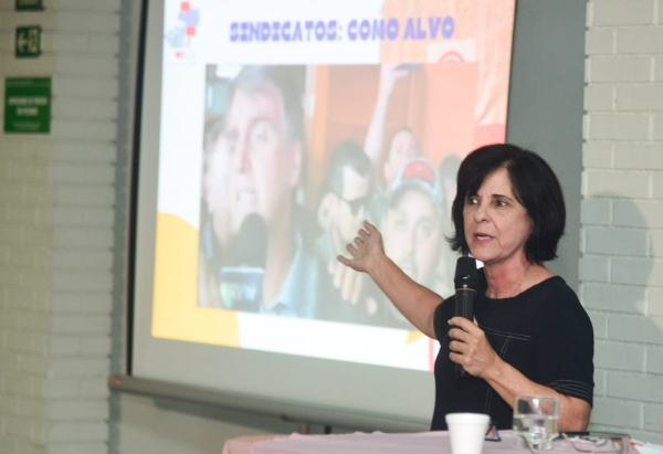 A jornalista Rosângela Fernandes disse que é preciso maior engajamento nas redes sociais para o movimento sindical dialogar com a categoria e a população