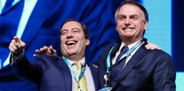 Pedro Guimarães e Jair Bolsonaro: informações falsas e uso da Caixa Econômica Federal para campanha política são objetos de investigação pelo Ministério Público Federal