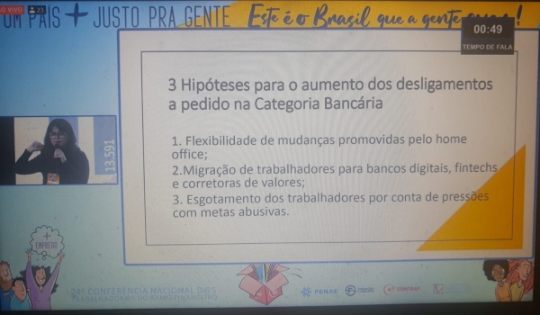 A técnica do Dieese Rosângela Vieira apresentou estudos que mostram as mudanças na contratação do sistema financeiro, reduzindo drasticamente o número de bancários no setor