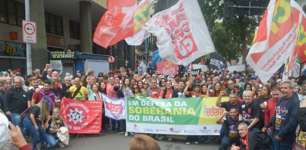 Dirigentes sindicais bancários nos protestos do Grito dos Excluídos, no Centro do Rio; defesa da democracia, da soberania e por um Brasil justo 