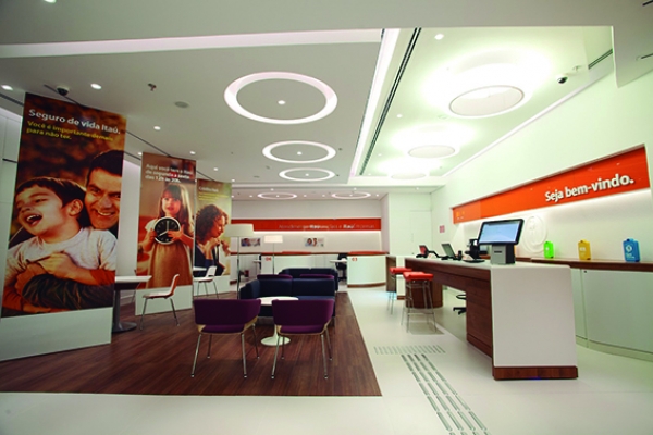 Agências do Itaú com o novo layout: ameaça de extinção de postos de trabalho. As novas tecnologias estão entre os principais desafios da categoria bancária