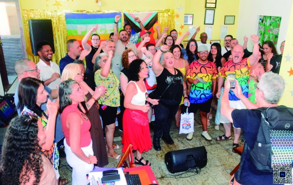 O primeiro encontro do Coletivo LGBTQIA+ dos bancários e bancárias do Rio representa  um passo importante na luta pelo fim da discriminação e pela igualdade de oportunidades.  A performance da artista Negriny Venture (foto abaixo) valorizou o evento