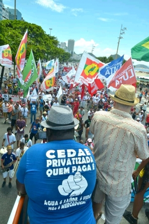 Manifestantes acusam Witzel de sabotagem na Cedae. CPI pode investigar