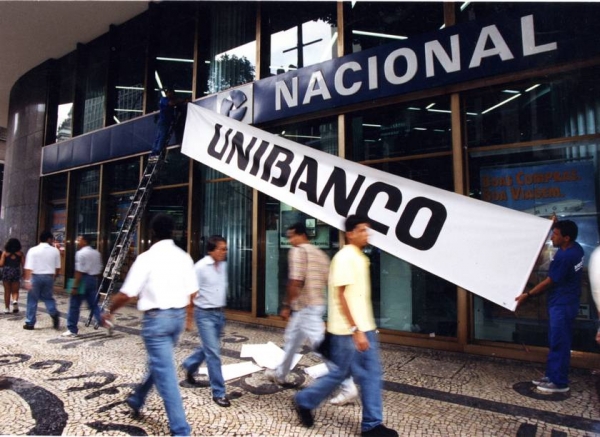 DEVO NÃO NEGO, NÃO PAGO NUNCA MAIS - O extinto banco nacional, comprado pelo Unibanco, hoje do grupo Itaú, tem um saldo devedor de R$20,659 bilhões do dinheiro público que recebeu do Proer, criado por FHC