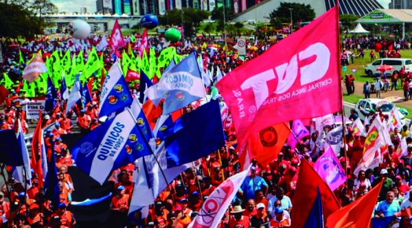 Trabalhadores e trabalhadoras de todo o Brasil v&atilde;o &agrave; Bras&iacute;lia para pressionar o Congresso Nacional a aprovar o fim da escala 6x1 e outras pautas dos direitos dos trabalhadores