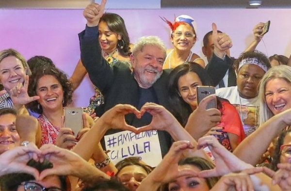Com anulação de condenações por ministro do STF, Lula recupera direito de ser candidato