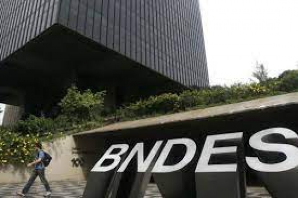 O BNDES segue a cartilha do governo Bolsonaro e insiste em retirar direitos dos funcionários
