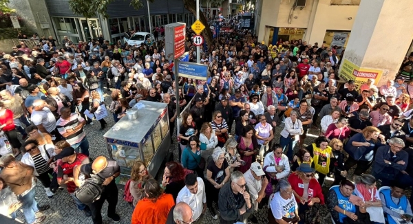 A Alerj aprovou o projeto que autoriza o governo estadual a utilizar recursos do RioPrevidência para pagar dívidas com a União. No mesmo dia, a Comissão de Constituição e Justiça (CCJ) deu aval à venda do complexo do Maracanã, da Aldeia Maracanã e 28 propriedades da Uerj