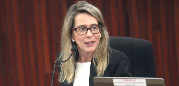 A ministra substituta do TSE Maria Claudia Bucchianeri