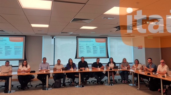 Integrantes da COE, pouco antes do in&iacute;cio da negocia&ccedil;&atilde;o com o Ita&uacute;. Foto cedida pela Contraf-CUT.