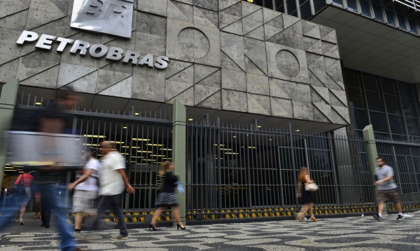 Antecipação de lucros e dividendos da Petrobras feito por decisão de grandes acionistas e o governo Bolsonaro recebeu muitas críticas do governo de transição de Lula