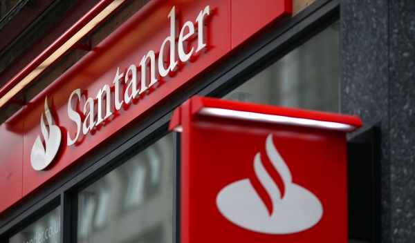 Santander quer agências abertas mesmo com casos de coronavírus