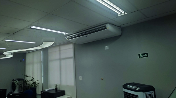 Na ag&ecirc;ncia Ipanema, novos e grande aparelhos foram  instalados e j&aacute; est&atilde;o funcionando. Foto amadora.