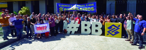 Funcionários do Banco do Brasil e dirigentes sindicais unidos na defesa da  empresa pública e do Brasil contra os ataques da ultradireita ao país