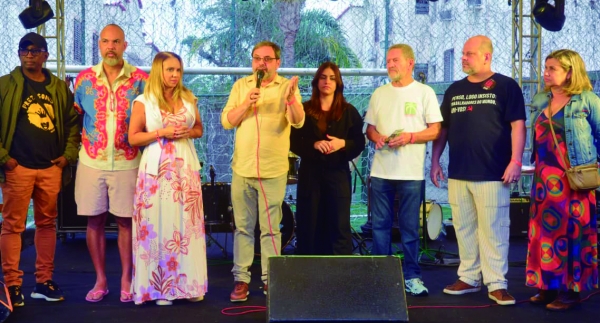José Ferreira lançou a nova campanha de sindicalização. Á esquerda, Jorginho, Gilberto Leal e Adriana Nalesso. Á direita, Campanate e Maria Izabel