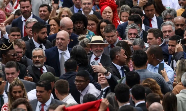 O presidente Lula participa da manifestação na Praça dos Três Poderes. Foto: Agência Brasil.