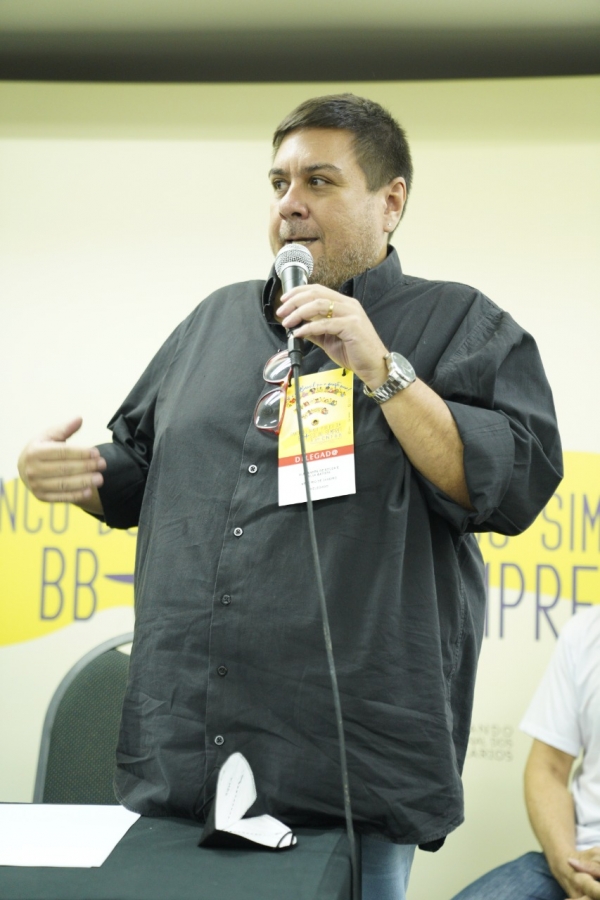 Alexandre Batista, durante sua participação em mesa sobre condições de trabalho no 33º Congresso Nacional dos Funcionários do Banco do Brasil, defendeu a mobilização permanente também após as eleições