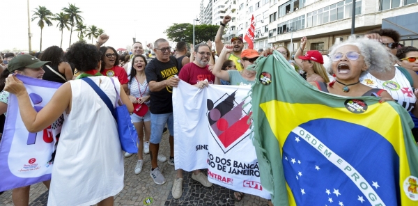 Dirigentes sindicais participaram da mobilização no domingo (28/9), em Copacabana, em defesa da ampliação da isenção do IR e contra a PEC da Blindagem e a anistia aos golpistas de 8 de janeiro de 2023