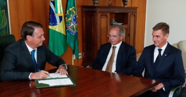 Jair Bolsonaro, Paulo Guedes e André Brandão. Na avaliação do Sindicato o risco de privatização continua mesmo com a mudança da direção do BB