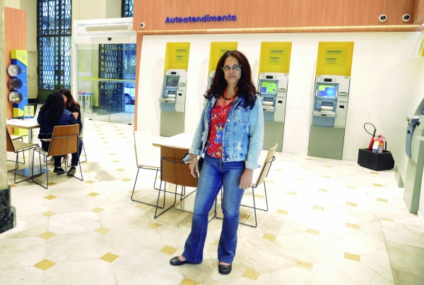 Rita Mota mostra a gravidade da situação da falta de segurança na agência do Centro Cultural do BB, no Centro do Rio: sem vigilantes e porta giratória