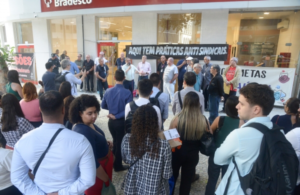O Sindicato numa atividade de mobilização no Bradesco: programa de remuneração própria é uma antiga reivindicação dos funcionários do banco