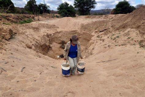 DESUMANIDADE - Milhões de nordestinos são prejudicados pelo corte de verba feito pelo governo Bolsonaro e sofrem com a falta de água potável
