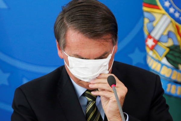 O presidente Bolsonaro continua desprezando o avanço do coronavírus, dizendo que há uma histeria na mídia. O governo toma medidas inócuas e na economia, protege grandes empresas e bancos e pune o trabalhador