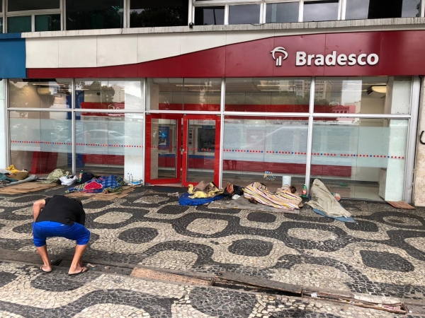 Bradesco, Itaú e Santander: lucros não param de crescer enquanto que a recessão revela nas ruas das cidades brasileiras o desemprego e a miséria, que crescem a olhos nus