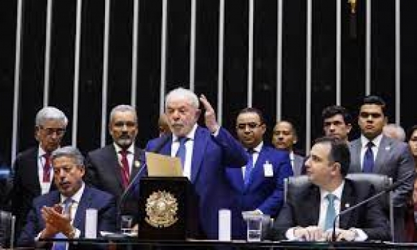 O presidente Lula discursa durante  a posse no Congresso Nacional