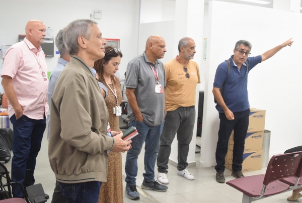 Dirigentes sindicais dialogaram com funcionários da agência Nicarágua, na Penha, e cobram do Bradesco a garantia dos empregos 