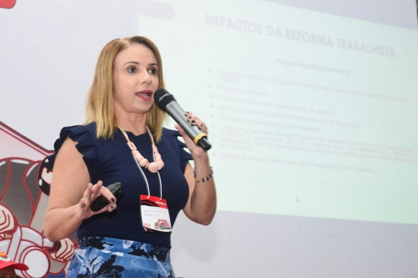 Adriana Nalesso, presidenta da Federa-RJ: é necessário fortalecer as entidades sindicais que são as responsáveis pela organização das campanhas salariais e outras lutas das categorias 