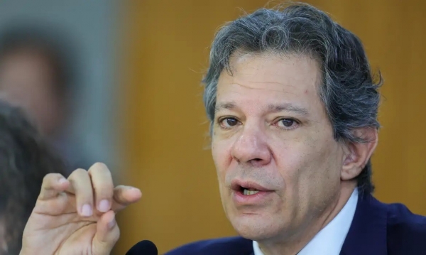 : O ministro da Fazenda Fernando Haddad anunciou a isenção do IR para quem ganha até R$5 mil por mês: sindicatos elogiam medida, mas querem ampliar isenção e taxar os super-ricos