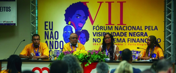 Almir Aguiar (segundo à esquerda) no VII Fórum Nacional pela Visibilidade Negra no  Sistema Financeiro: enquanto houver racismo, não haverá democracia”