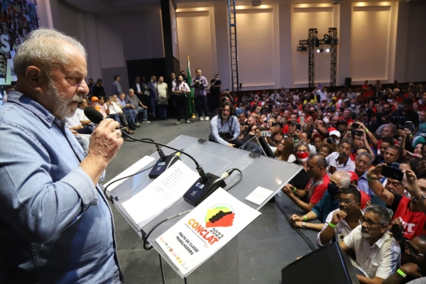 Lula defende um amplo diálogo na sociedade para tirar o Brasil da crise e recuperar o desenvolvimento econômico e social
