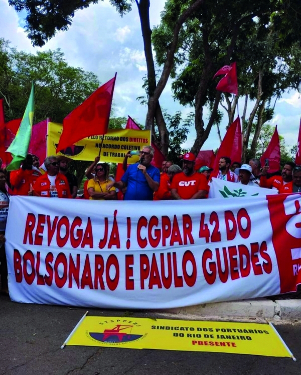 Trabalhadores de estatais, inclusive bancos públicos, realizaram protestos em nível nacional pela derrubada da CGPAR 42