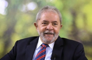 Defesa recorre ao STF para evitar transferência que coloca vida de Lula em risco