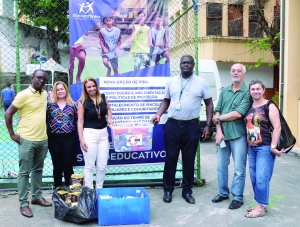 Jorge Lourenço, Nanci Furtado, Adriana Nalesso (E),  Paulo de Tarso e Maria Izabel entregaram as doações à  Associação Beneficiente São Martinho