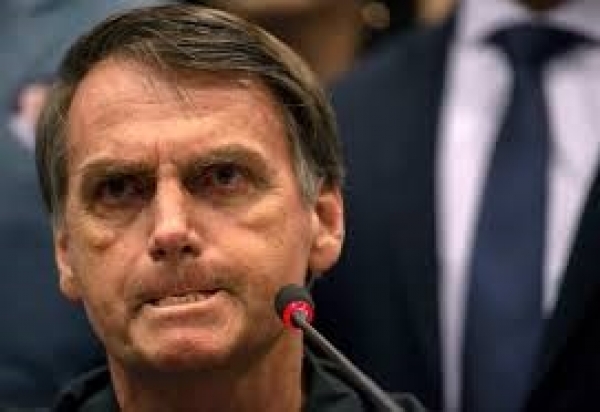 Covardia: Jair Bolsonaro pretende engordar o caixa retirando a remuneração de trabalhadores doentes e sem condições de retornar ao trabalho.