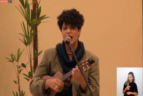 O 6º Congresso da Contraf-CUT foi aberto com música e descontração: Dessa Brandão apresentou o samba de raiz de qualidade trazendo alegria e cultura para o evento
