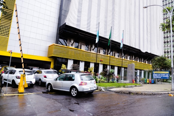 Entrada do estacionamento do imponente prédio do Sedan do Banco do Brasil, no Centro do Rio. Foto: Nando Neves.