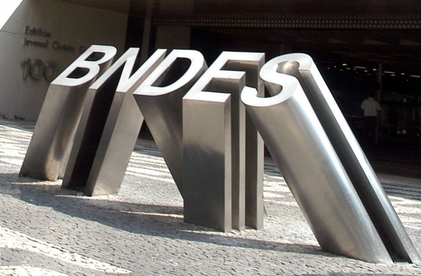 A proposta de acordo coletivo do BNDES para a PLR foi aprovada no Rio, o que deverá acontecer nas demais bases