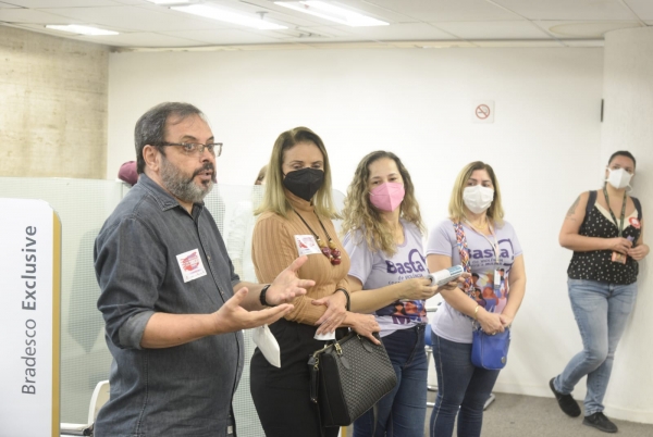 Presidente do Sindicato, José Ferreira, fala sobre a campanha, ao lado da presidente da Federa-RJ, Adriana Nalesso e da vice-presidente do Sindicato, Kátia Branco.