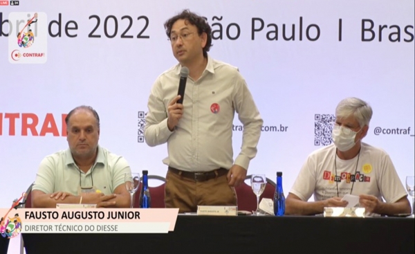 O sociólogo Fausto Augusto Júnior apontou os desafios do movimento sindical ante as mudanças de perfil dos trabalhadores do ramo financeiro e disse que a categoria bancária está na vanguarda das lutas da classe trabalhadora