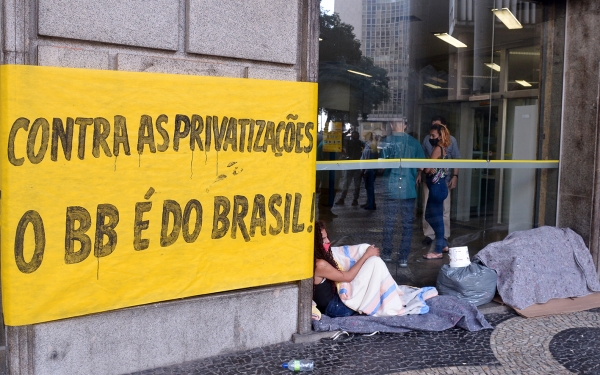 O Sindicato denuncia que o desmonte no Banco do Brasil, que inclui ataques aos direitos dos funcionários, faz parte da agenda do projeto de privatização do Governo Bolsonaro