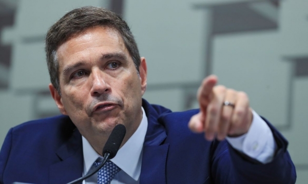 A política de juros do presidente do Banco Central,  Roberto Campos Neto, joga contra a retomada do desenvolvimento econômico do Brasil 