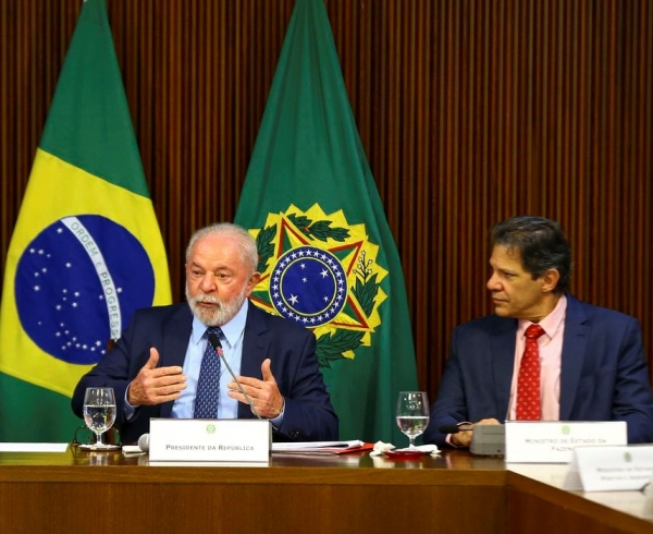Lula e o ministro da Fazenda Fernando Haddad: fim da tributação regressiva para tributar os mais ricos e aliviar os mais pobres e a classe média como ocorre em todas as grandes nações capitalistas