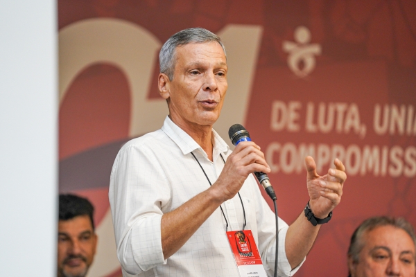 Leuver Ludolff, do Sindicato do Rio, durante o encontro nacional dos funcionários do Bradesco 