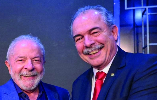 Lula nomeia Mercadante para presidir o BNDES
