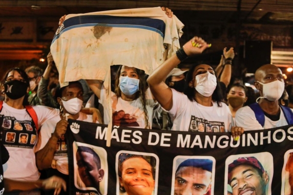 Mães de Manguinhos: a luta das mulheres  contra a violência policial nas favelas e periferias